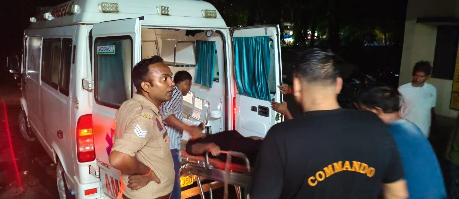   पूर्वांचल एक्सप्रेसवे पर भीषण हादसा: बिहार के दो युवक गंभीर, मर्सिडीज में एक घंटे तक फंसे रहे