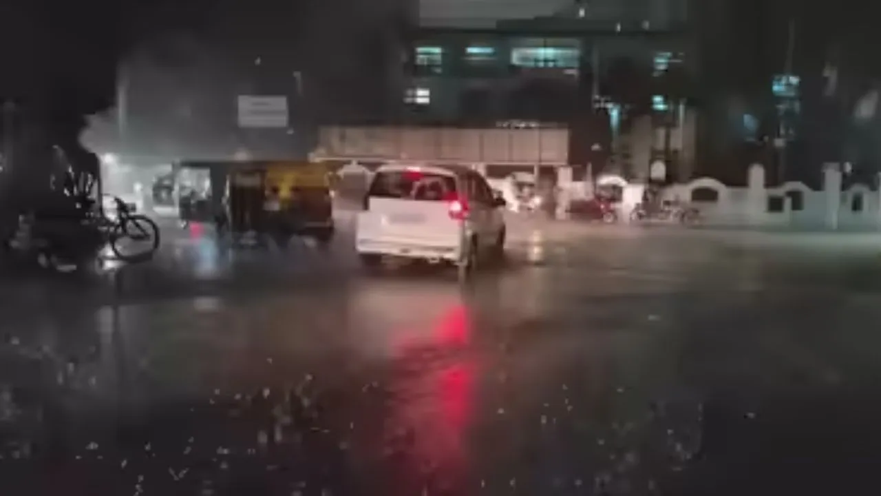 Weather News Today : यूपी में फिर छा रहा मानसून, उमस भरी गर्मी के बीच 59 जिलों में बारिश और वज्रपात की चेतावनी 
