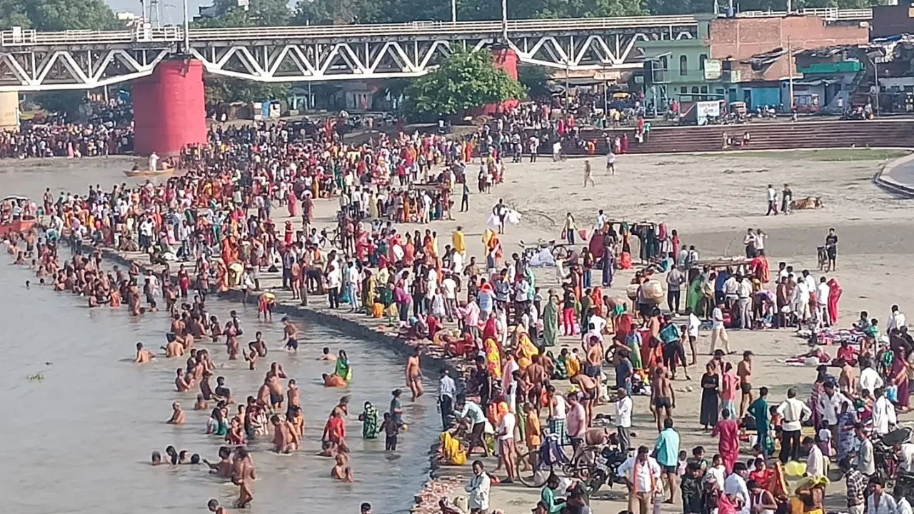 Guru Purnima 2026: उन्नाव के गंगाघाटों पर आस्था का सैलाब, हजारों श्रद्धालुओं ने लगाई पुण्य की डुबकी