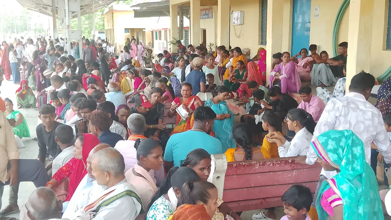 उन्नाव के गंगातटों में गुरु पूर्णिमा पर स्नान को उमड़ा स्नानार्थियों का सैलाब