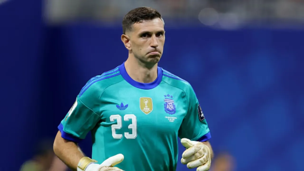 FIFA World Cup Final 2026: हार के बाद भी चमके एमिलियानो मार्टिनेज, फाइनल में 11 बचाव कर बनाया नया रिकॉर्ड