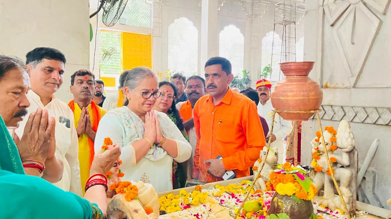 श्रावण से पहले एक्शन में लखनऊ महापौर: कोनेश्वर और बुद्धेश्वर महादेव मंदिरों का किया निरीक्षण, अधिकारियों को दिए खास निर्देश