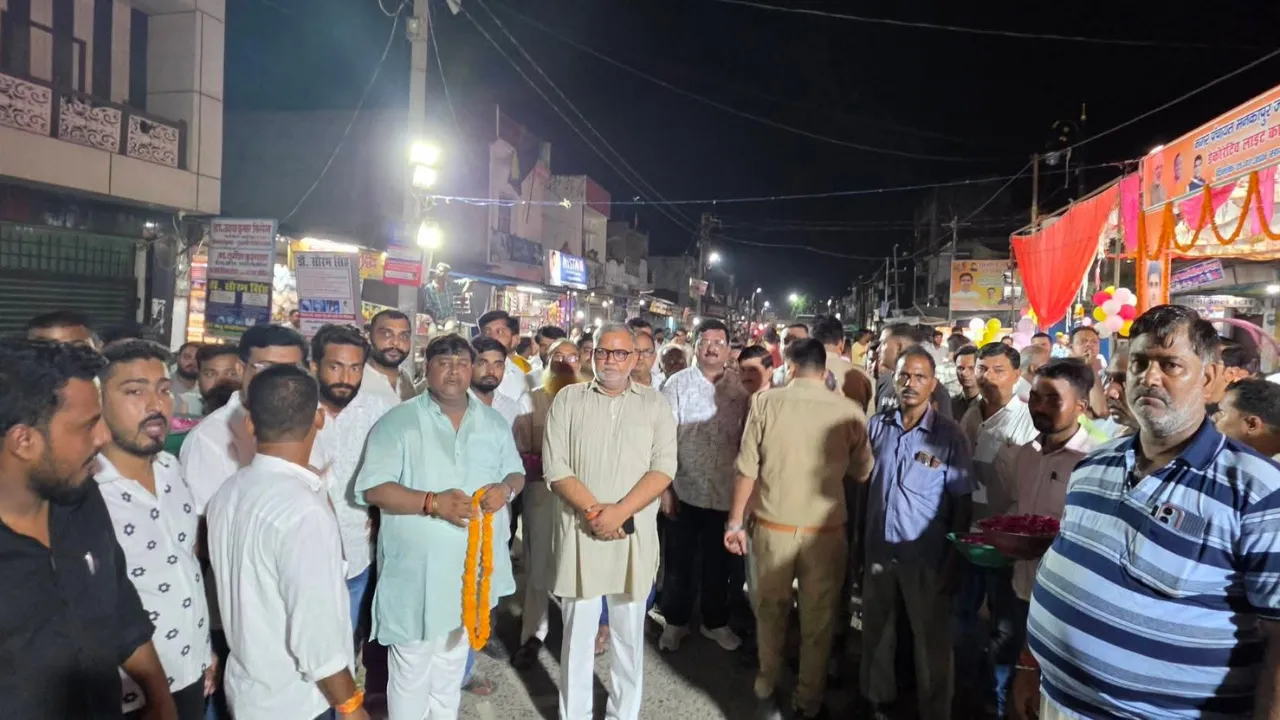 डेकोरेटिव स्ट्रीट लाइटों से जगमगाया मनकापुर: पंडित दीन दयाल योजना से बदली तस्वीर, जानें दूसरे चरण में क्या होगा बदलाव