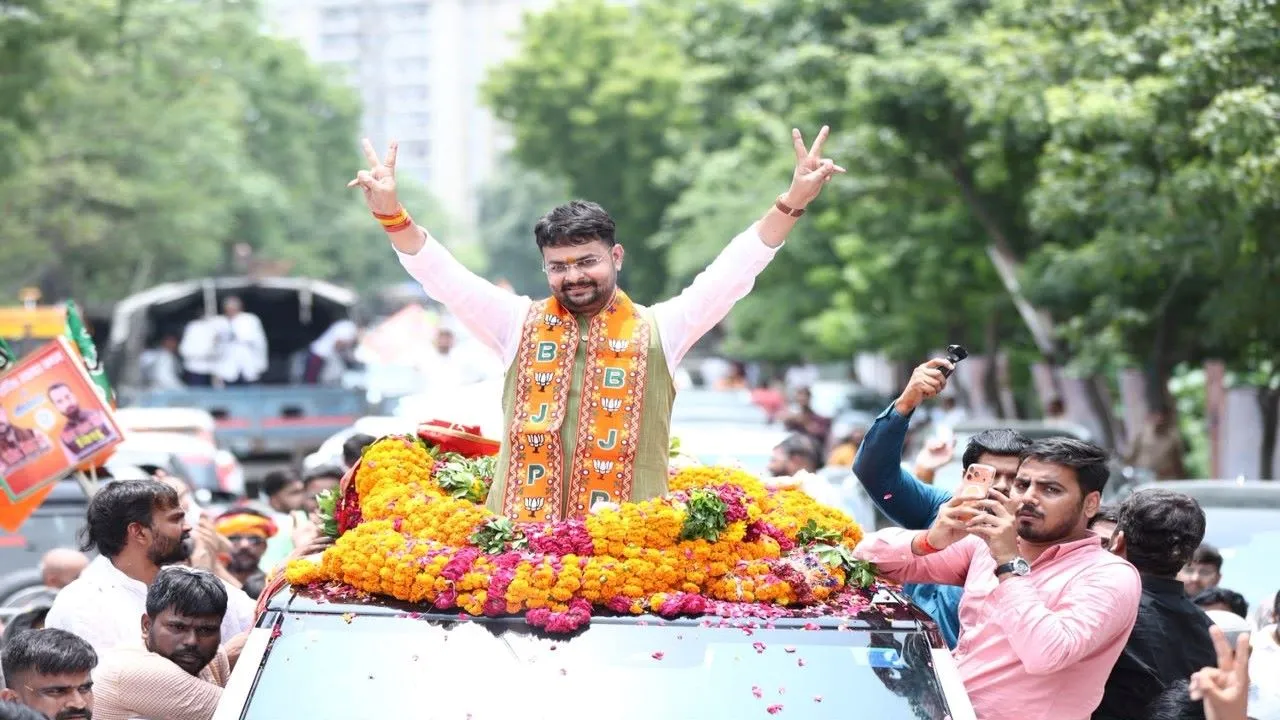 'वे जातिवाद से तोड़ेंगे, हम राष्ट्रवाद से जोड़ेंगे', कार्यभार संभालते ही गरजे भाजयुमो अध्यक्ष रोहित मिश्रा