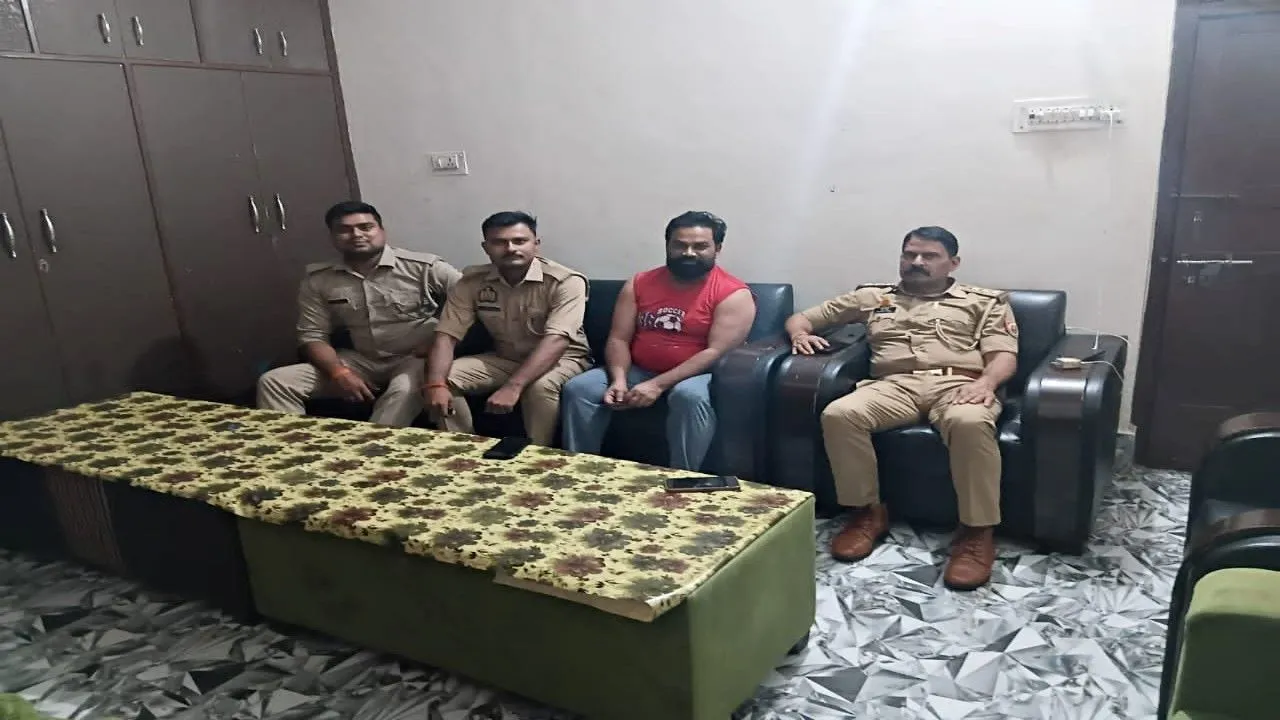 समाजवादी पार्टी के युवा नेता पप्पू सिद्दीकी को भी पुलिस ने उनके कोठी वार्ड स्थित आवास पर रोक दिया