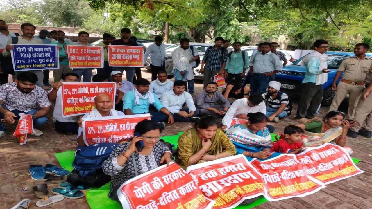 69000 शिक्षक भर्ती अभ्यर्थियों का अनोखा प्रदर्शन, कान पकड़कर लगाई दंड बैठक; बोले- योगी जी, गलती हुई हो तो माफ करें, न्याय करें
