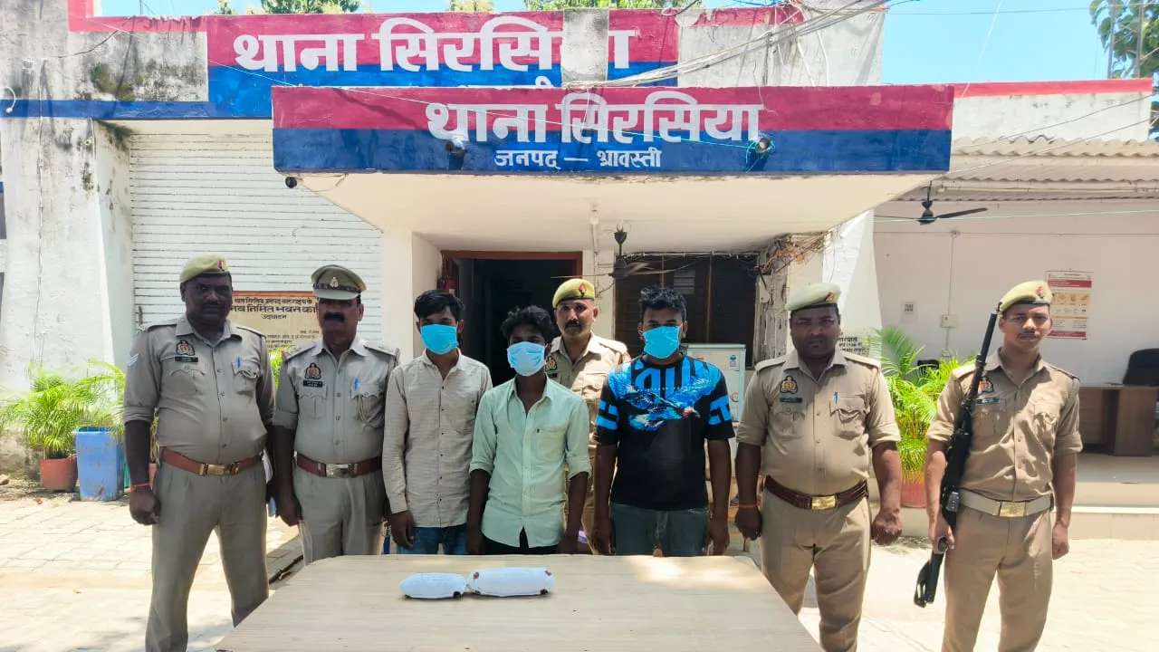 इंडो-नेपाल बॉर्डर पर बड़ी कार्रवाई: 2 किलो चरस के साथ 3 तस्कर गिरफ्तार, बाइक भी बरामद