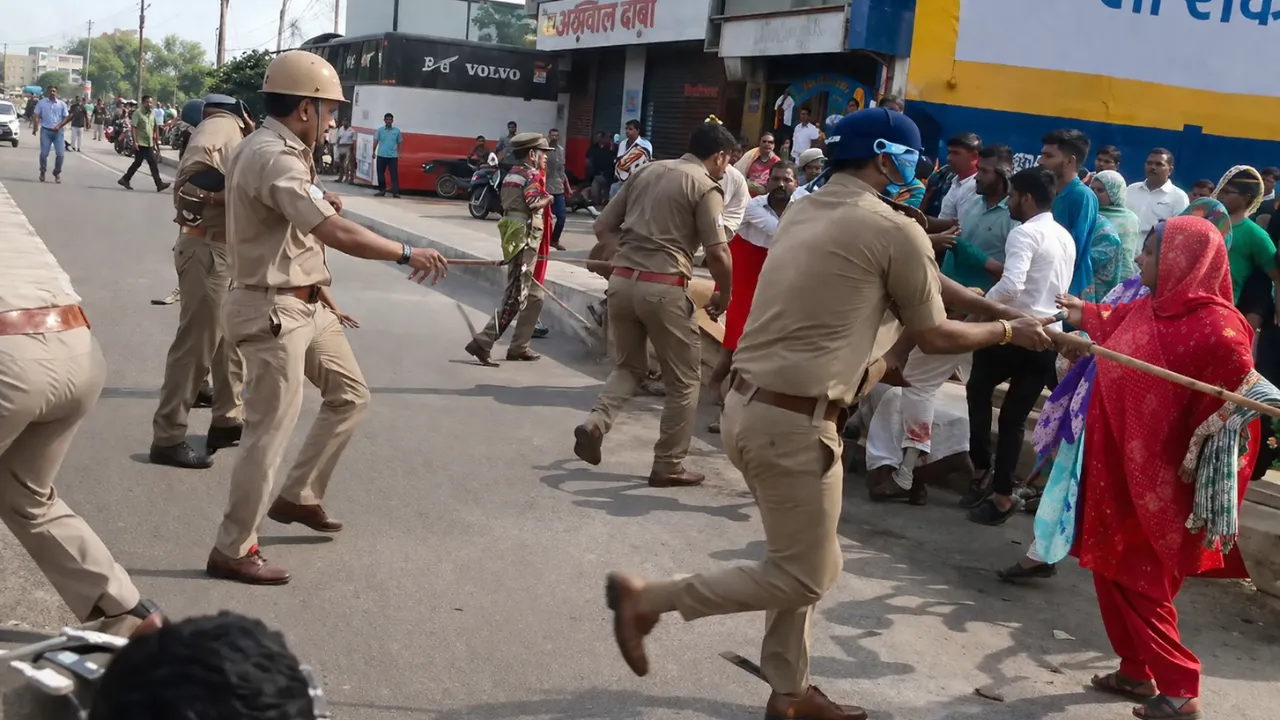 सहारनपुर शिव हत्याकांडः शव रखकर हाइवे किया जाम तो पुलिस ने भरसाईं लाठियां, लोगों ने किया पथराव; कई घायल