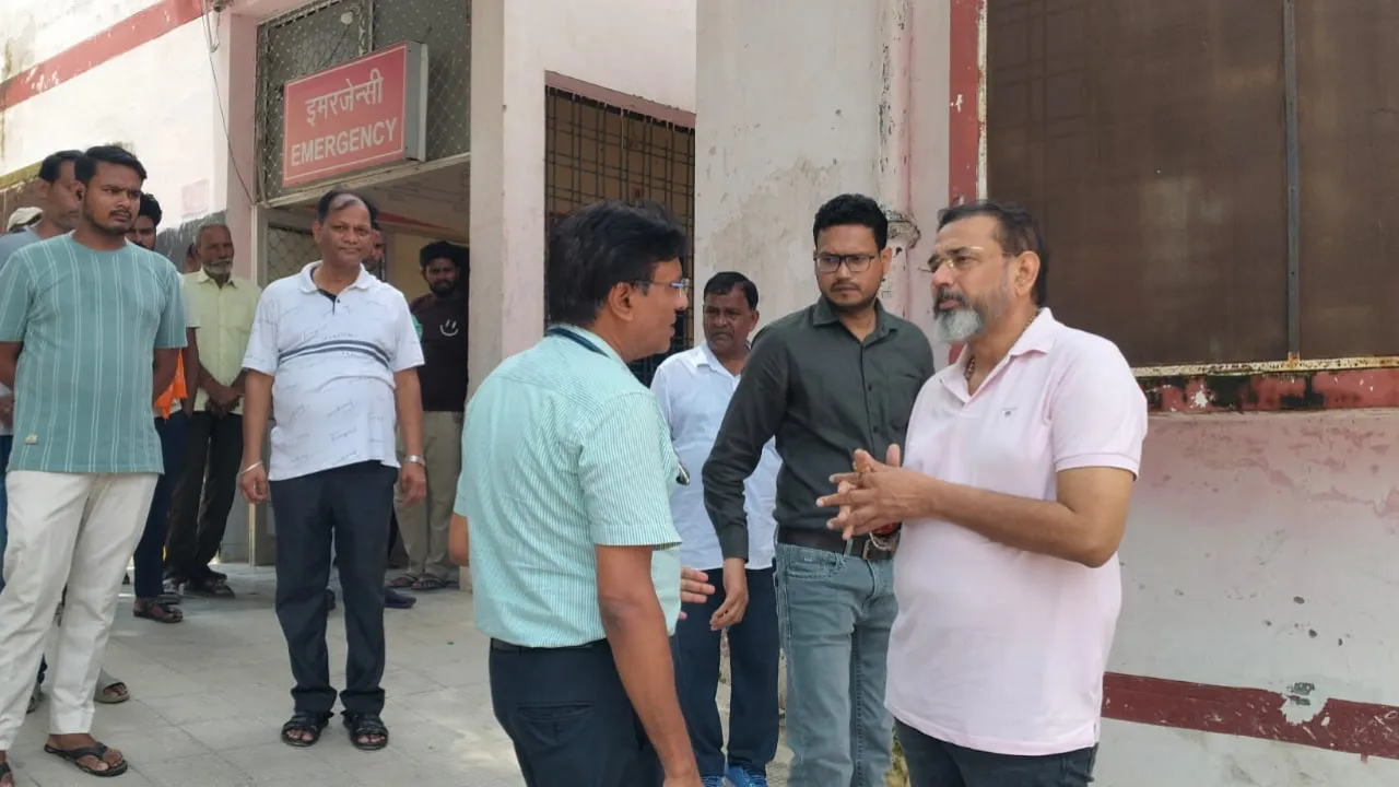 बाराबंकी CHC पर CMO का औचक निरीक्षण, गंदगी पर सख्त नाराजगी; 15 दिन में सुधार नहीं हुआ तो होगी कार्रवाई