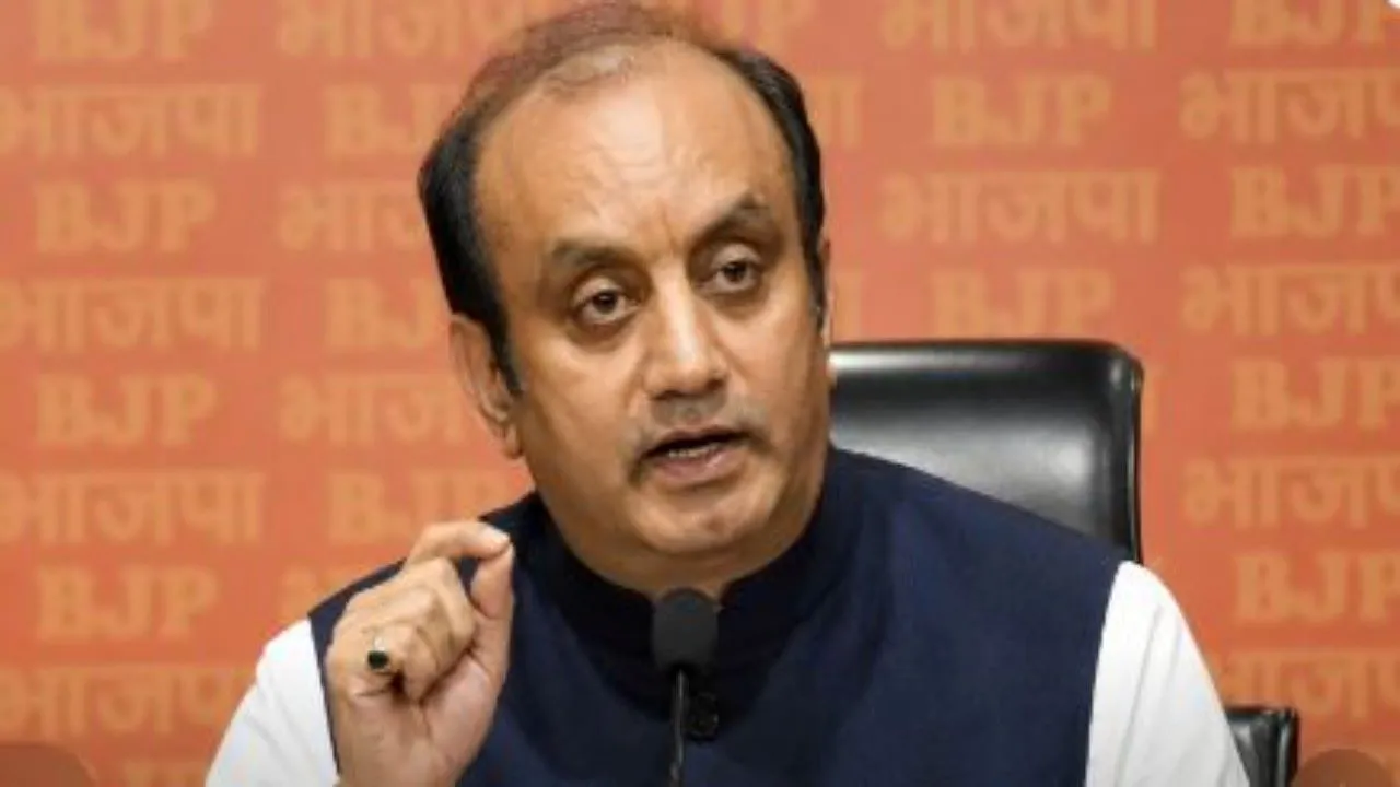 सत्ता के भूखे राजनीतिक दलों से सावधान रहें :  प्रदर्शनकारी छात्रों से बोले राज्यसभा सदस्य सुधांशु त्रिवेदी