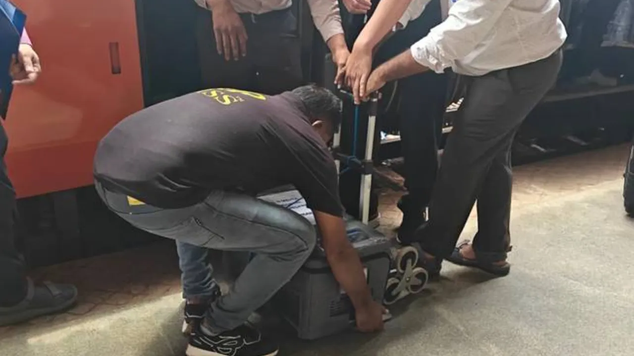 'Live human heart' transported via Vande Bharat Express for the first time. (2)