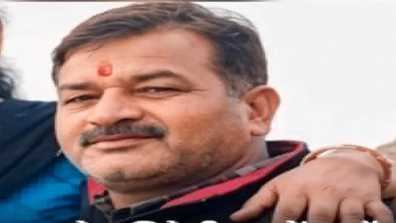 Gonda News : सुरक्षा सम्मेलन में गुटखा चबाना RPF सिपाही को पड़ा भारी, अफसर ने भाषण रोककर लगाई फटकार; तुरंत सस्पेंड