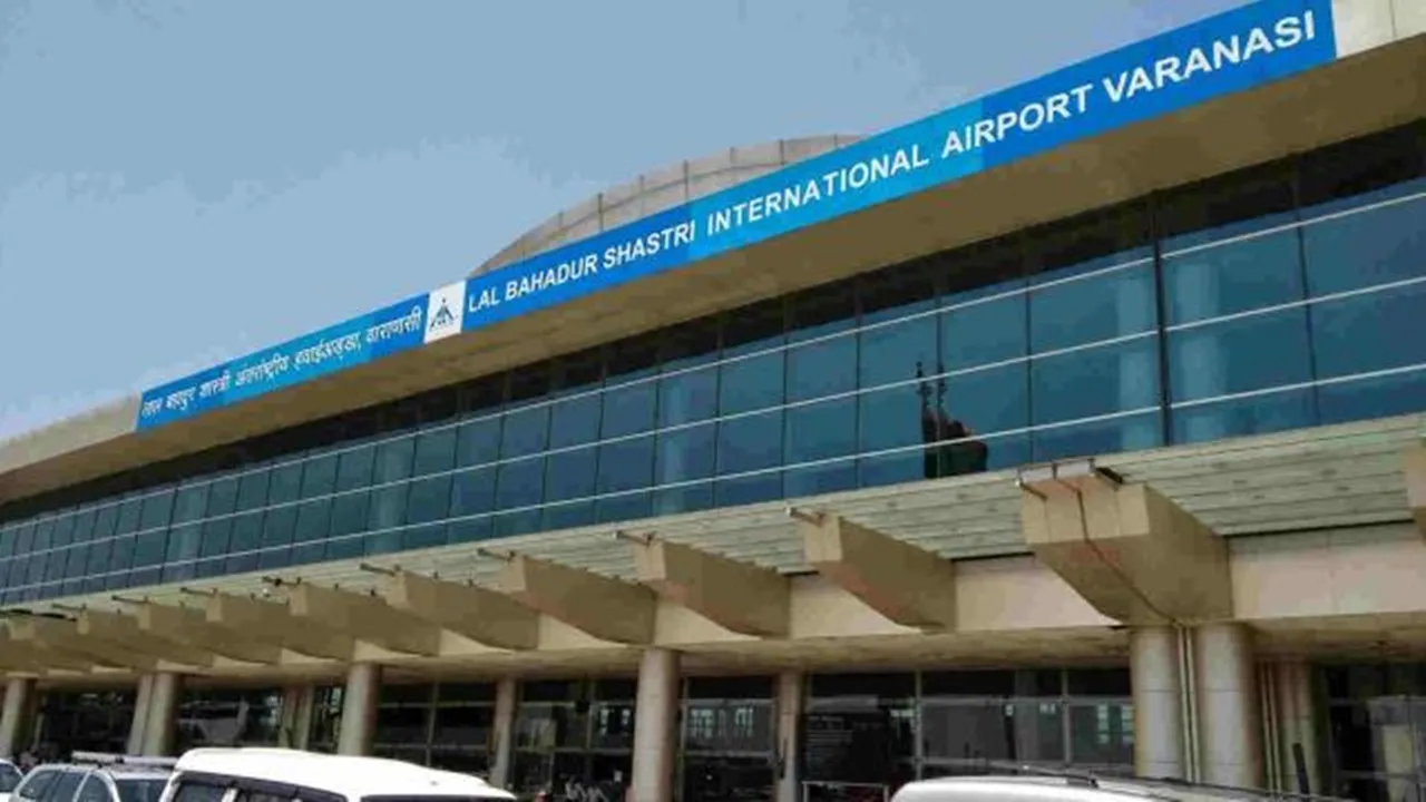 Varanasi Airport Firing: वाराणसी एयरपोर्ट अचानक गोली चलने से अफरातफरी, महिला कर्मचारी समेत दो घायल, जानें पूरा मामला
