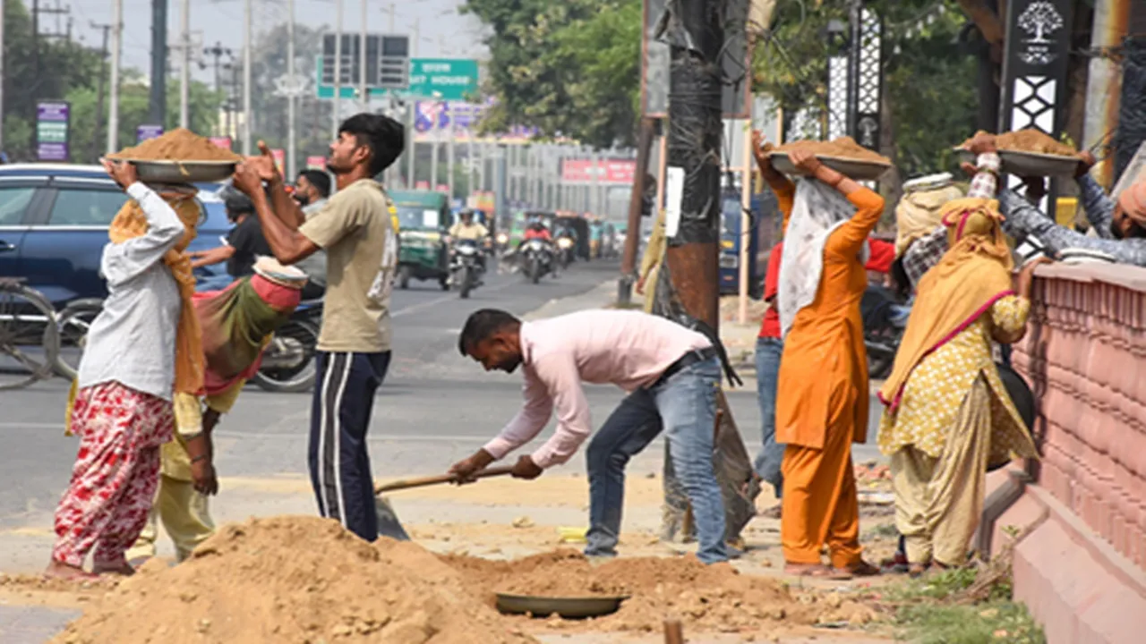 India Unemployment Rate : देश में बेरोजगारी दर घटी, जुलाई में 5.1% पर आई; ग्रामीण इलाकों में रोजगार की स्थिति सुधरी