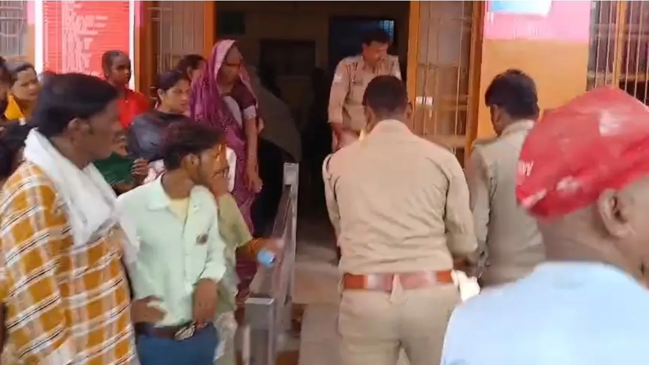 हरदोई में भीषण हादसा : कार की टक्कर से ऑटो के उड़े परखच्चे, दूसरे ऑटो से भिड़ा; एक की मौत, 8 घायल