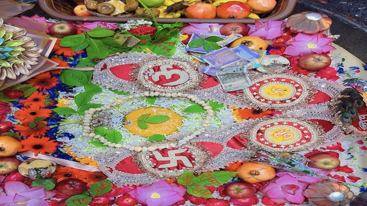 Kanpur News : सावन के आखिरी सोमवार आनंदेश्वर महादेव मंदिर में उमड़ा आस्था का सैलाब, हर-हर महादेव के जयकारों से गूंजा परमट