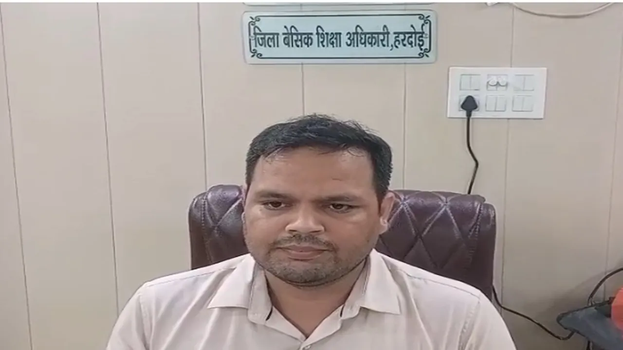 Hardoi News : घटिया मिड डे मील परोसने पर प्रधानाध्यापक और सहायक शिक्षक निलंबित, BEO-DC MDM को भी नोटिस
