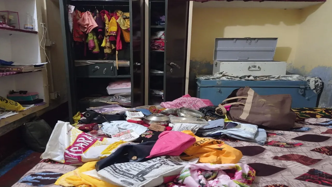 Hardoi News : मल्लावां के बांसा गांव में चोरों का धावा, सेवानिवृत्त शिक्षकों समेत तीन घरों से लाखों की चोरी
