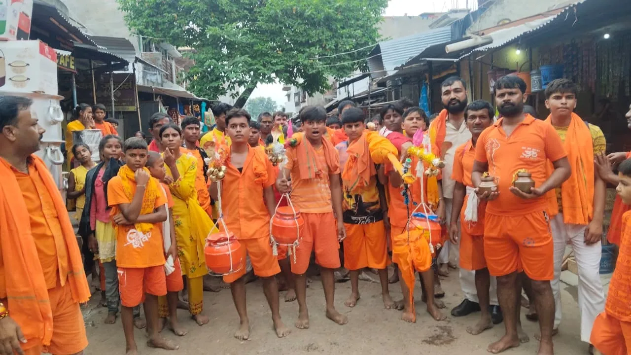 Bahraich News : सावन के दूसरे सोमवार को मंगलीनाथ धाम में उमड़ा आस्था का सैलाब, कांवड़ियों ने किया जलाभिषेक