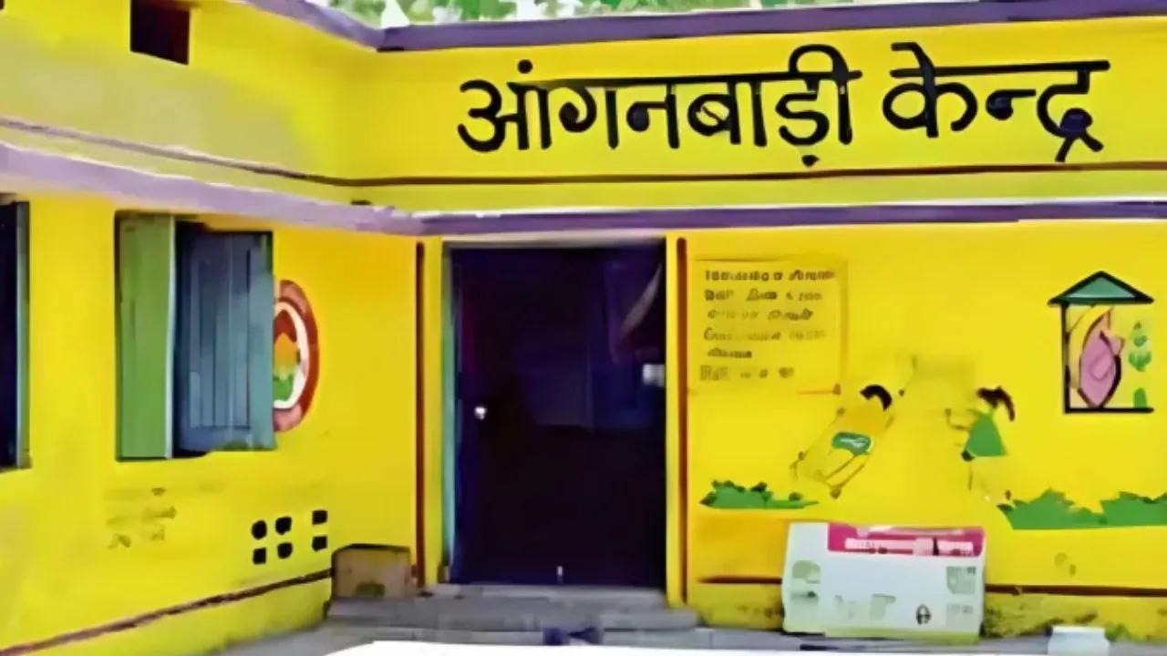  यूपी के स्कूलों में 15,613 आंगनबाड़ी केंद्रों का स्थानांतरण,15 अगस्त तक शिफ्टिंग के निर्देश 