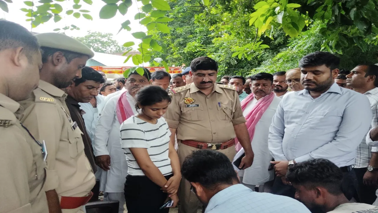 Raebareli News : सपा बूथ अध्यक्ष शशिधर यादव हत्याकांड पर बवाल, मुआवजा और सरकारी नौकरी की मांग पर रुका अंतिम संस्कार