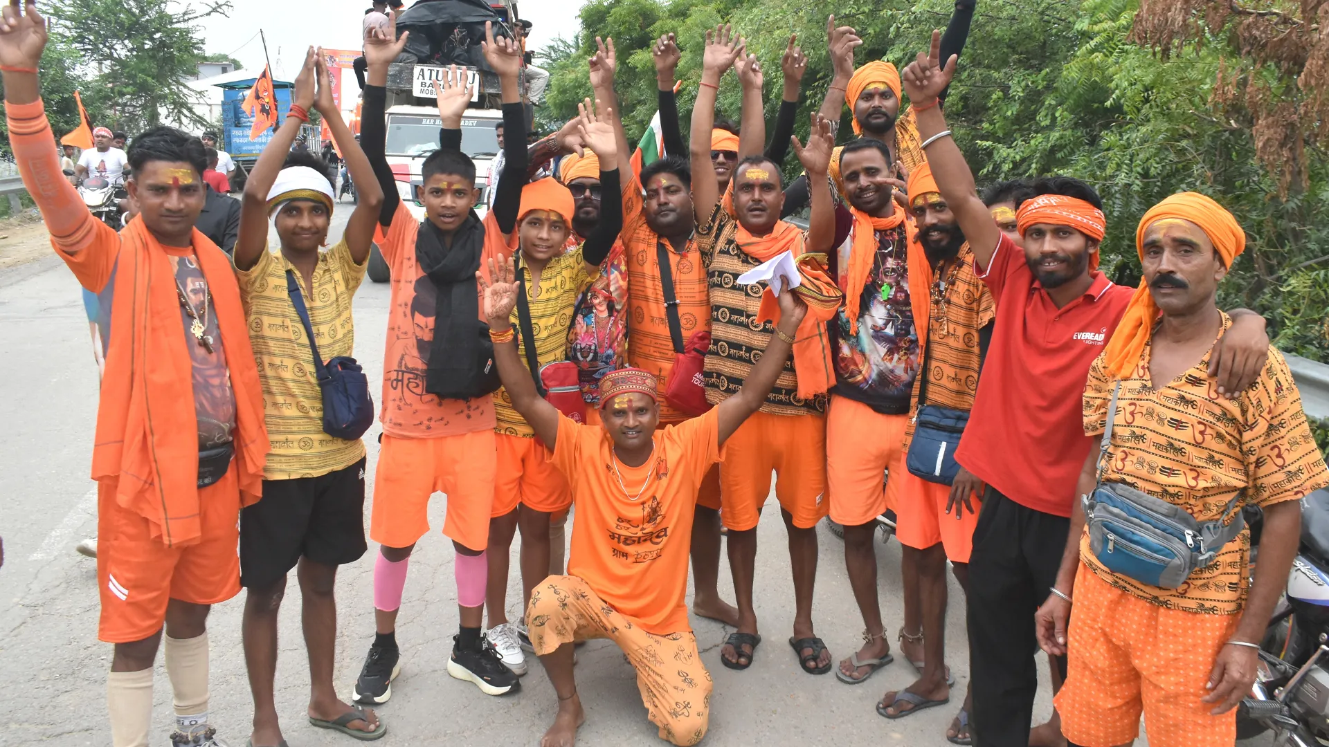 उम्र कम मगर हौसले बड़े : पीलीभीत से कांवड़ लेने कछला गंगाघाट पहुंचे नन्हे शिवभक्त, 'हर-हर महादेव' के जयघोष से गूंजे रास्ते