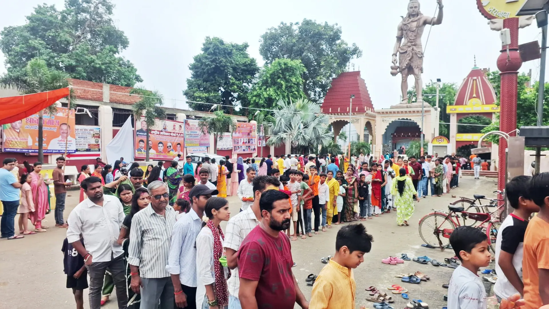 Bareilly News : नाथ नगरी में आधी रात के बाद से शिवालयों में गूंज रहे हर-हर महादेव के उद्घोष