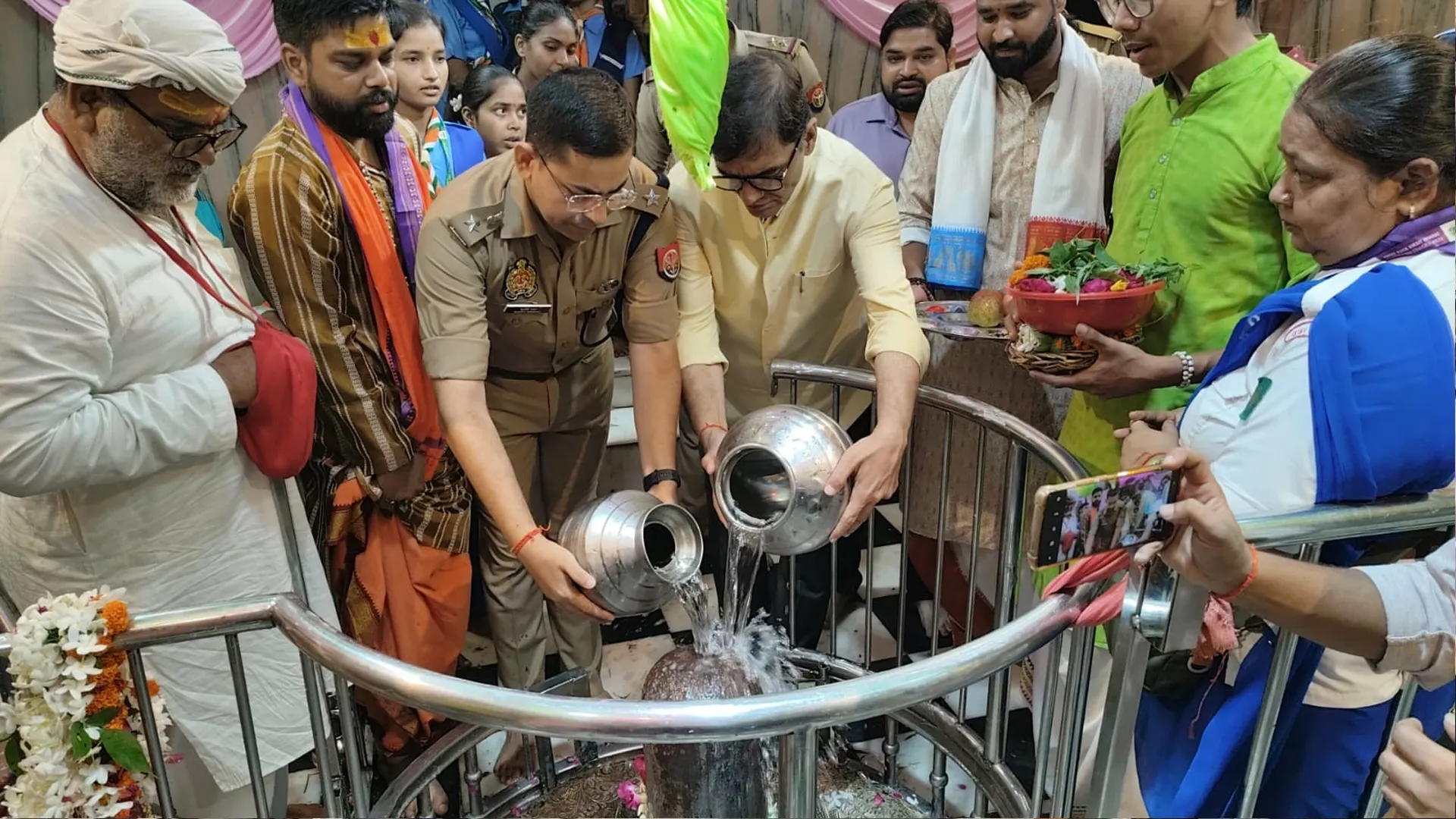Pilibhit News : आस्था का महासंगम, भोले के दरबार में उमड़े श्रद्धालु, गूंजे जयघोष