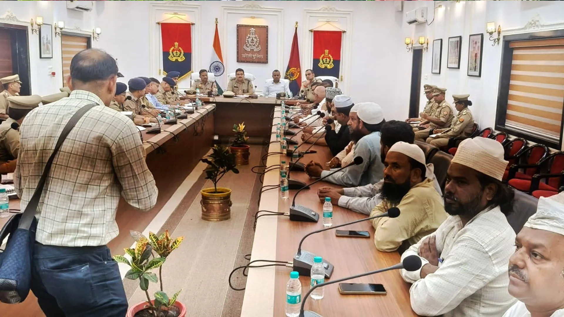 Bareilly News : आला हजरत के उर्स को लेकर पुलिस लाइन बड़ी बैठक, दरगाह कमेटी के साथ एडीजी, डीआईजी और कमिश्नर मौजूद