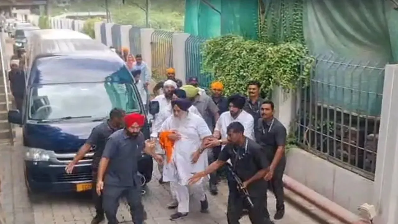 Sukhbir Singh Badal Attack : सुखबीर बादल पर धारदार हथियार से हमला, PM मोदी ने हरसिमरत कौर से फोन पर लिया हाल; आरोपी गिरफ्तार