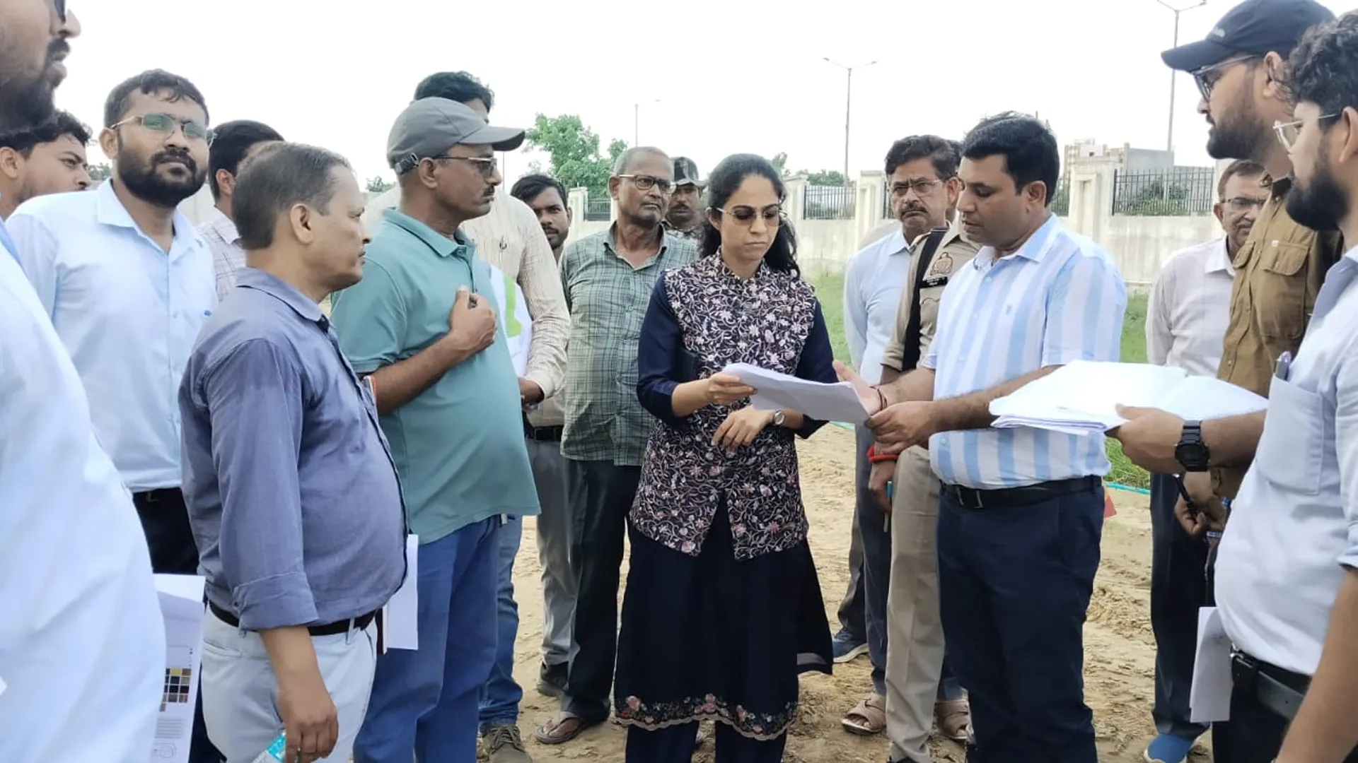Bareilly News : BDA उपाध्यक्ष का रामगंगा नगर और ग्रेटर बरेली में निरीक्षण, ठेकेदारों को दी ब्लैकलिस्ट करने की चेतावनी