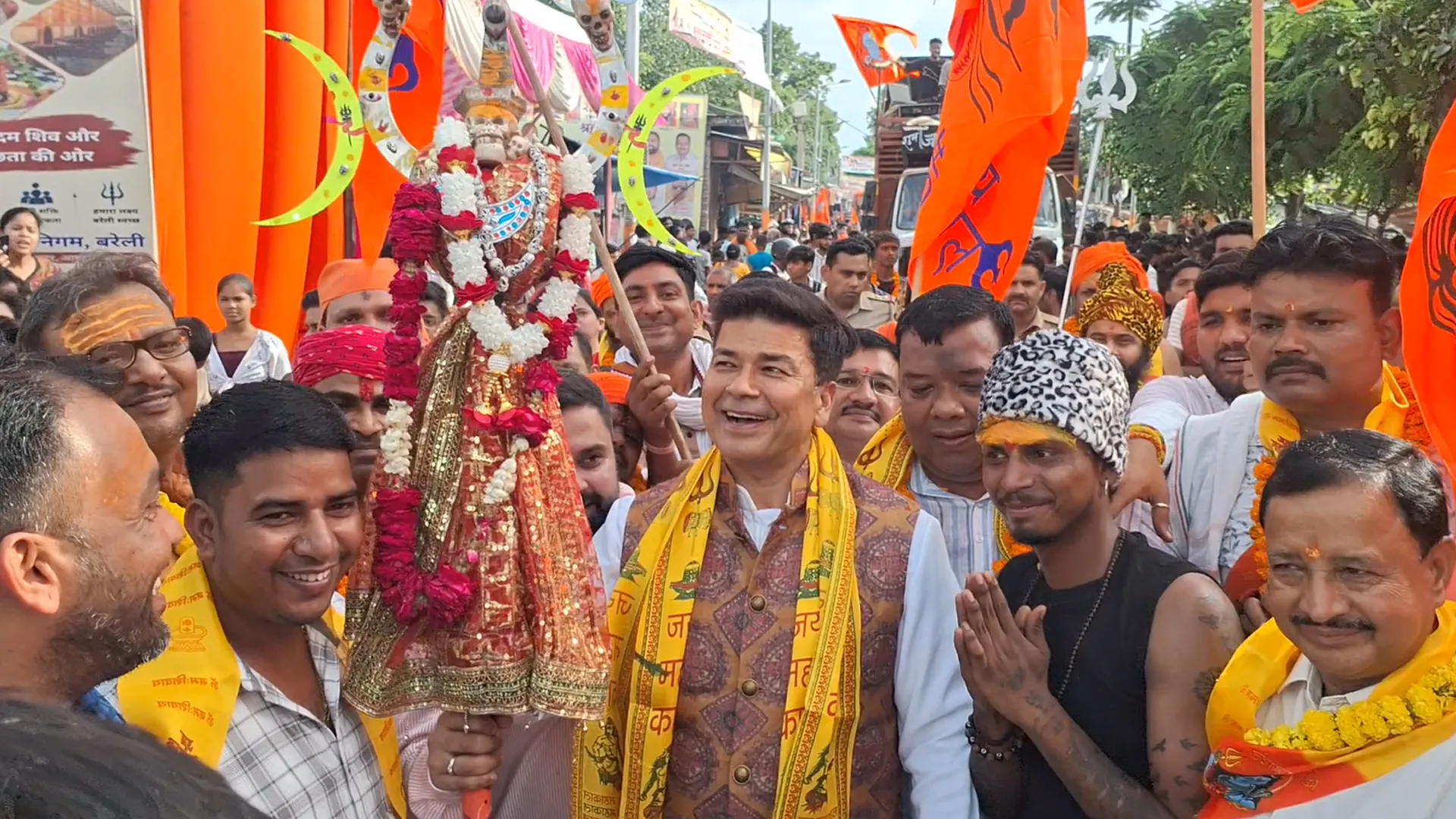 Bareilly News : बनखंडीनाथ मंदिर से बरेली की सबसे बड़ी कांवड़ यात्रा रवाना