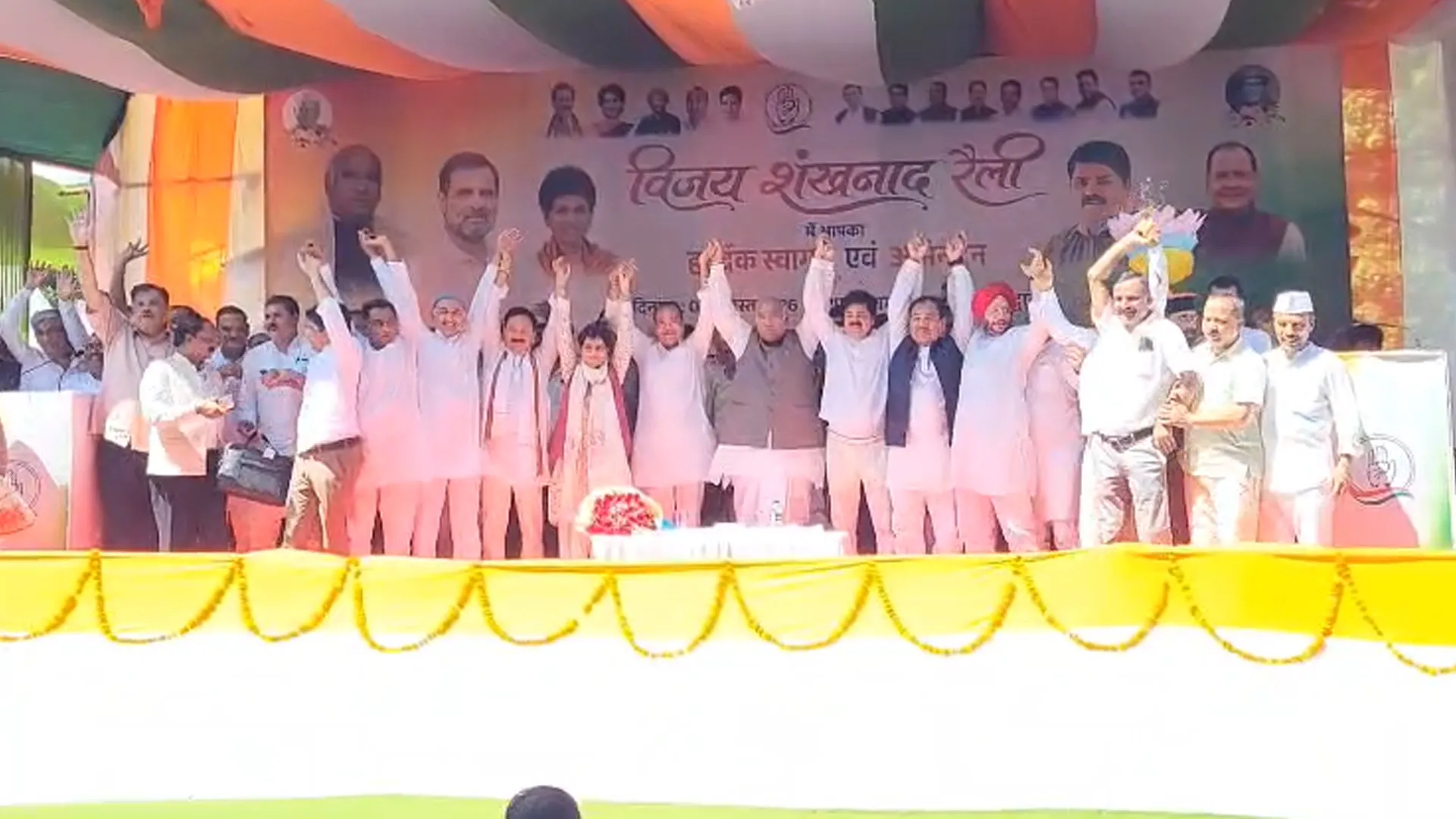 हल्द्वानी में गरजे खड़गे : 'आजादी के वक्त अंग्रेजों के चरणों में बैठे थे BJP-RSS के नेता, इनके पास है भ्रष्टाचारियों को धोने वाली वॉशिंग मशीन'