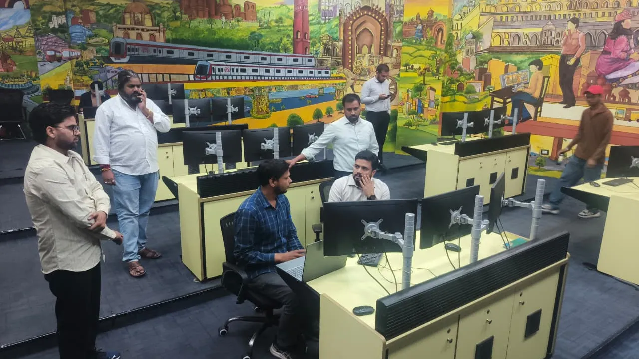 लखनऊ में 311 ऐप की शिकायतों पर सख्ती, अपर नगर आयुक्त ने स्मार्ट सिटी वॉर रूम में जांची निस्तारण की गुणवत्ता