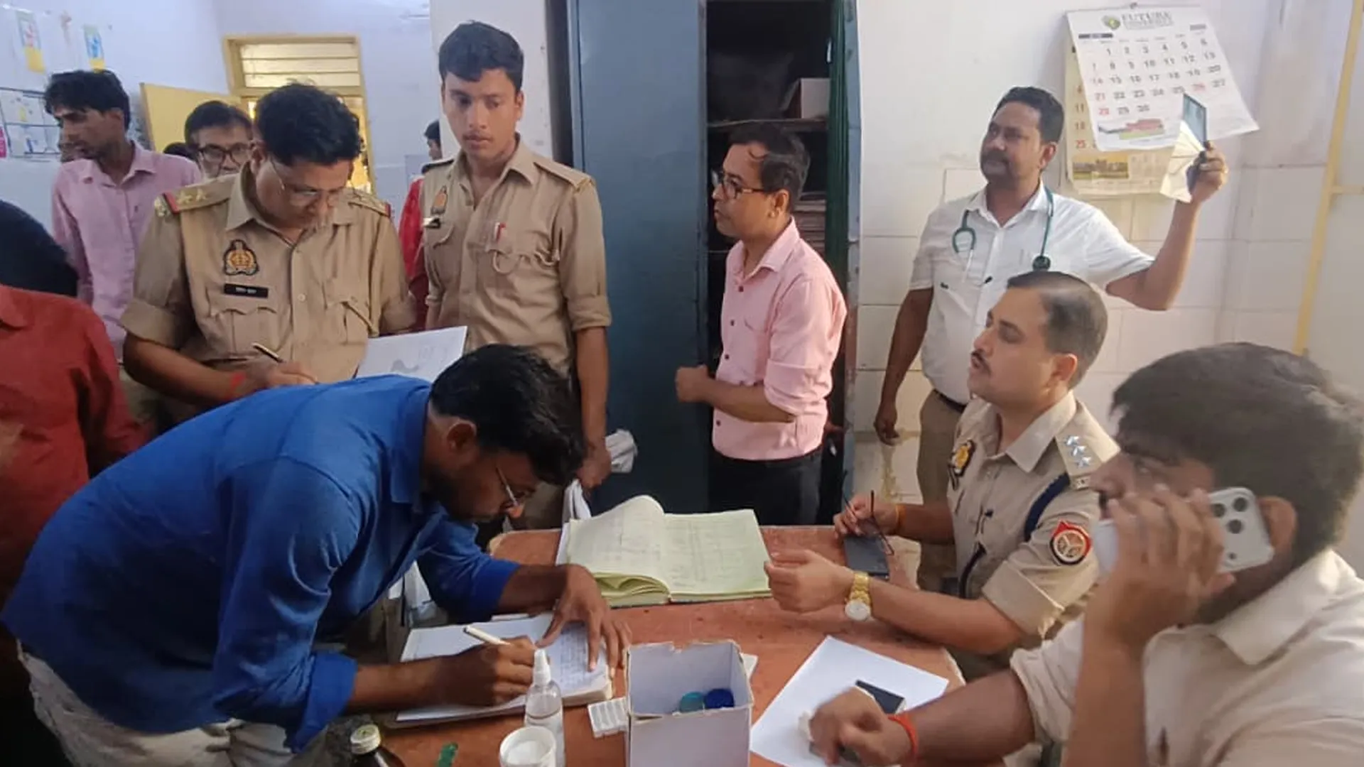 Pilibhit News : स्कूल में भरभराकर गिरी दीवार और टिनशेड, दो शिक्षक और पांच बच्चे घायल