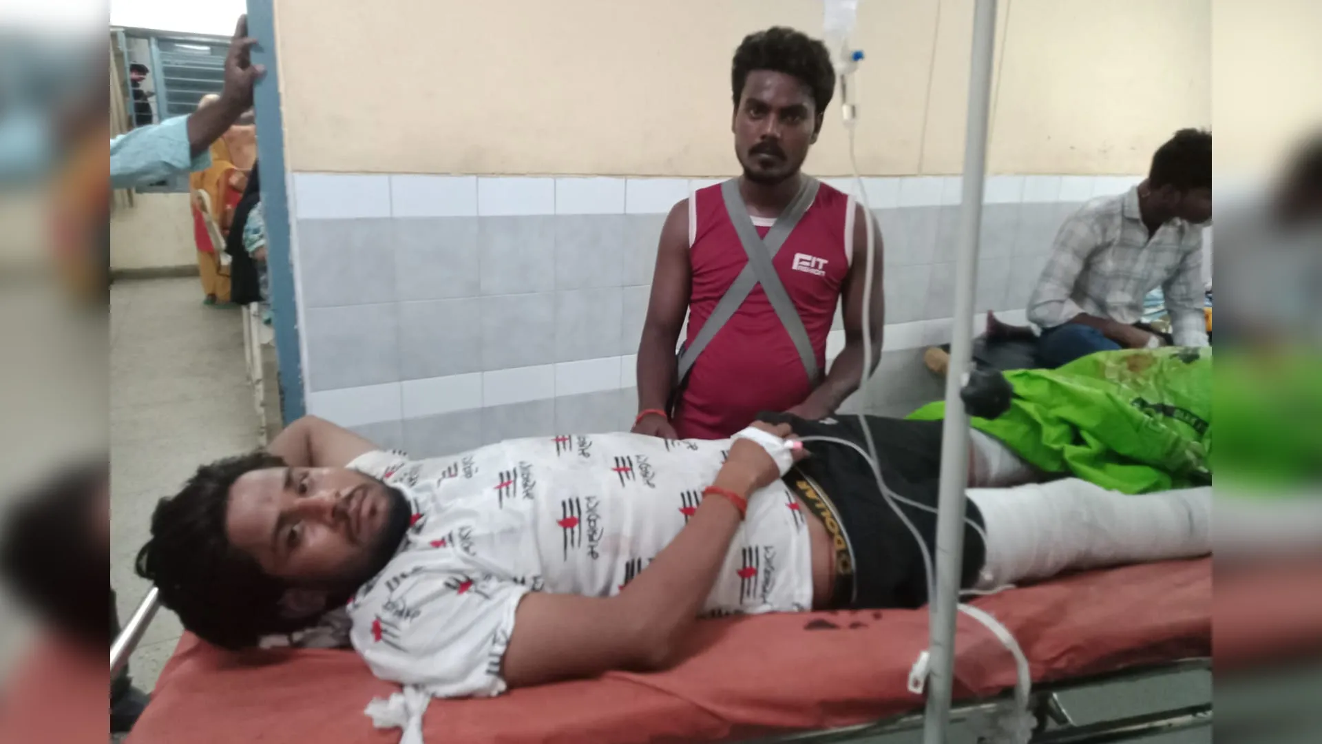 शाहजहांपुर में दर्दनाक हादसा : ट्रैक्टर-ट्रॉली ने पैदल कांवड़ियों को कुचला, बच्चे समेत 2 की मौत, 3 गंभीर