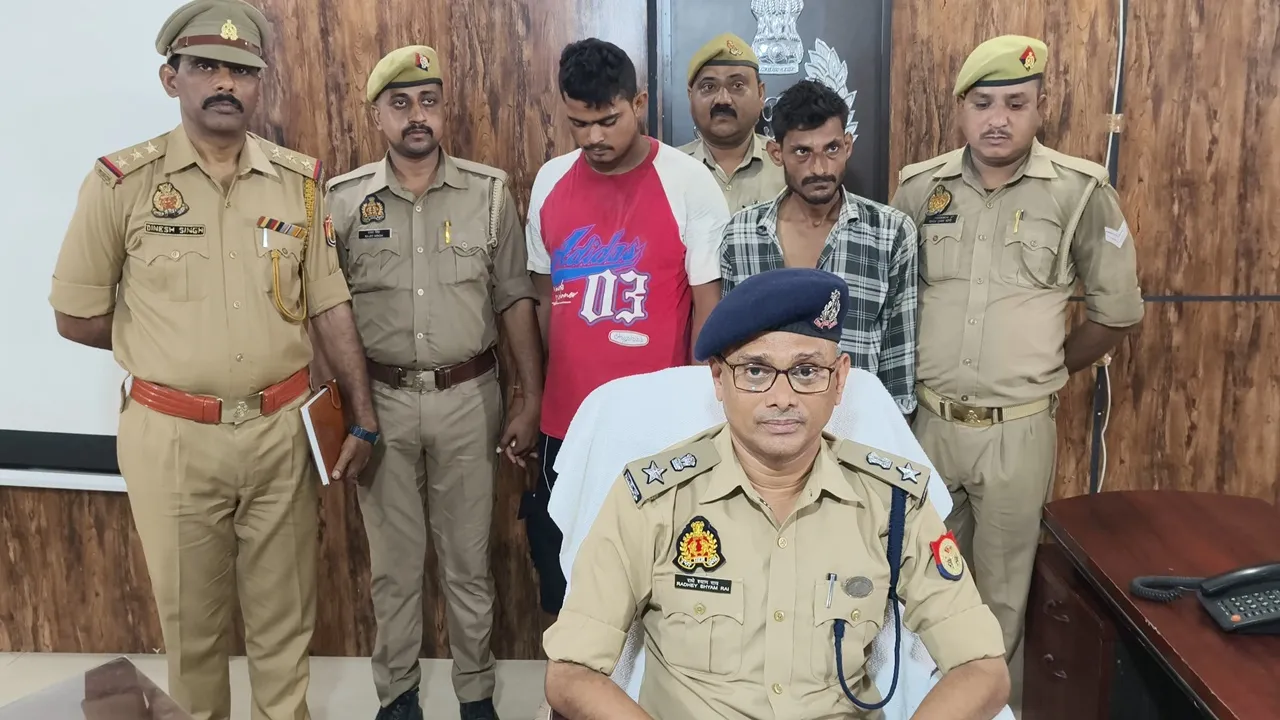 Gonda News : पुलिस के हत्थे चढ़े दो शातिर चोर, 12 लाख का सामान बरामद