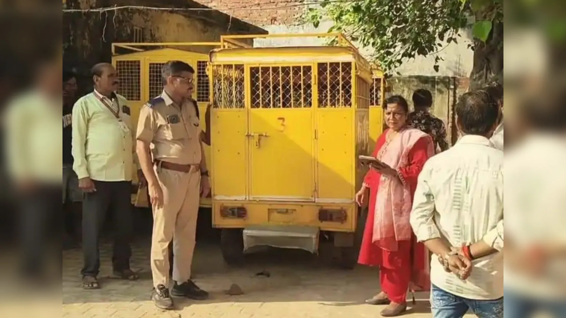 Pilibhit News : स्कूली वाहनों पर परिवहन विभाग का शिकंजा, सात सीज