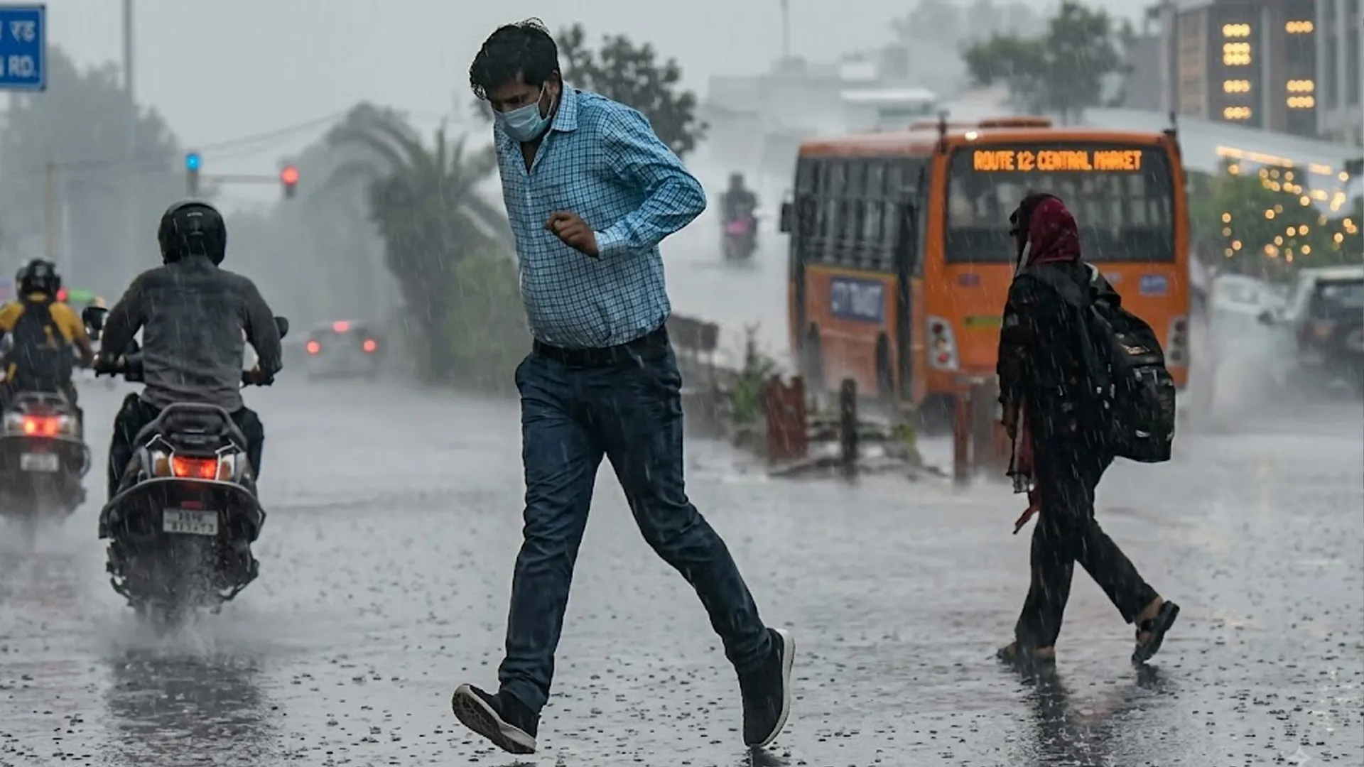 बरेली और मुरादाबाद में झमाझम बारिश से मौसम हुआ सुहाना, सड़कों पर जलभराव से थमी रफ्तार; जानें आगे कैसा रहेगा मौसम