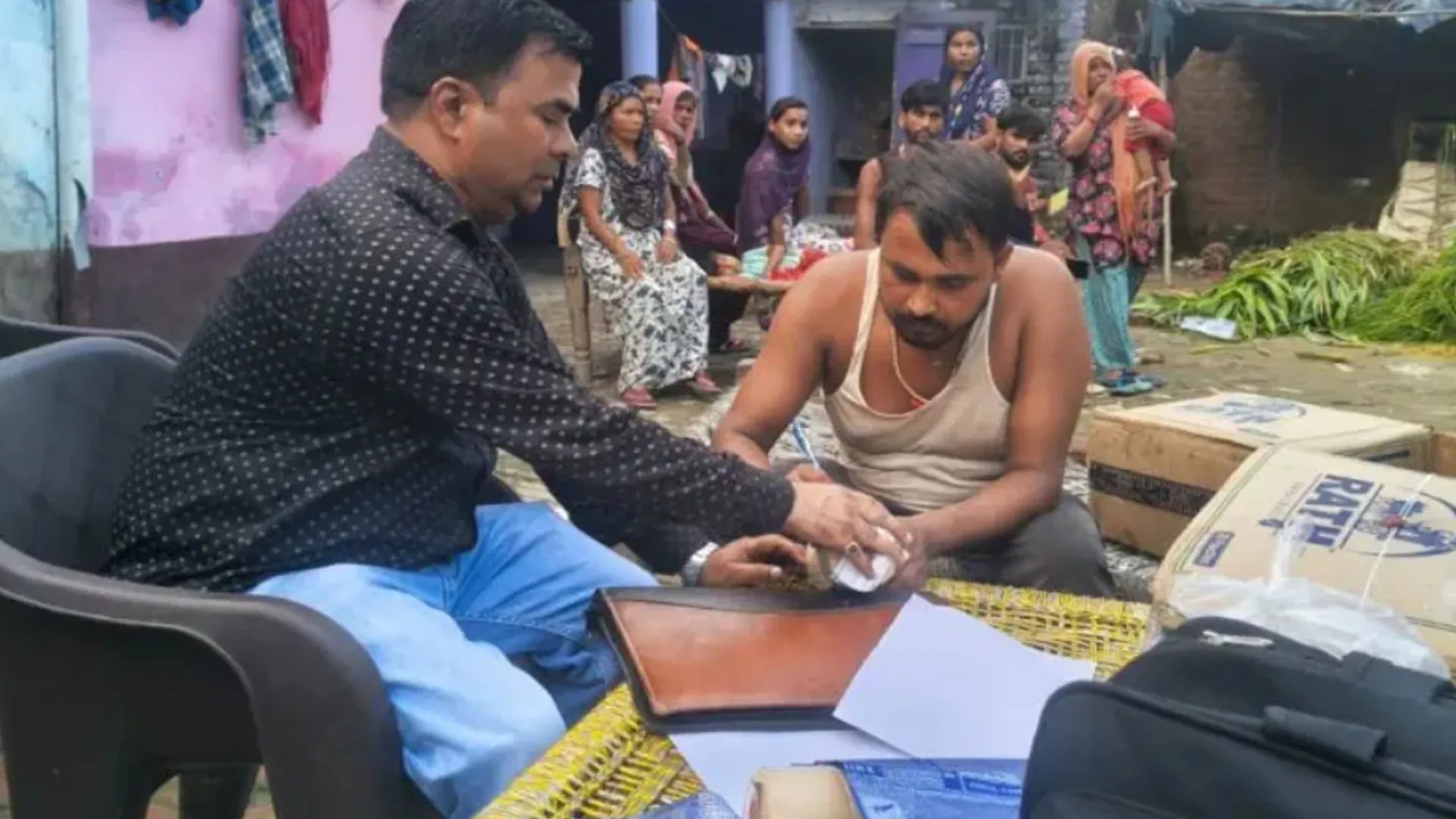 Moradabad News : मूंढापांडे में खाद्य सुरक्षा विभाग की बड़ी छापेमारी, 100 किलो मिलावटी मावा पकड़ा, 99 किलो किया नष्ट