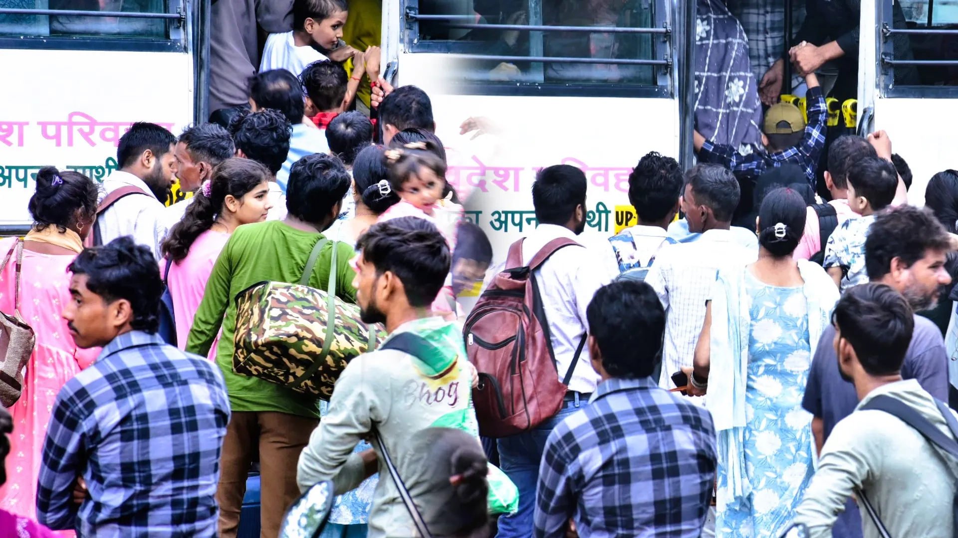 Moradabad News : रोडवेज बस स्टैंड पर उमड़ी महिलाओं और सहयात्रियों की भीड़