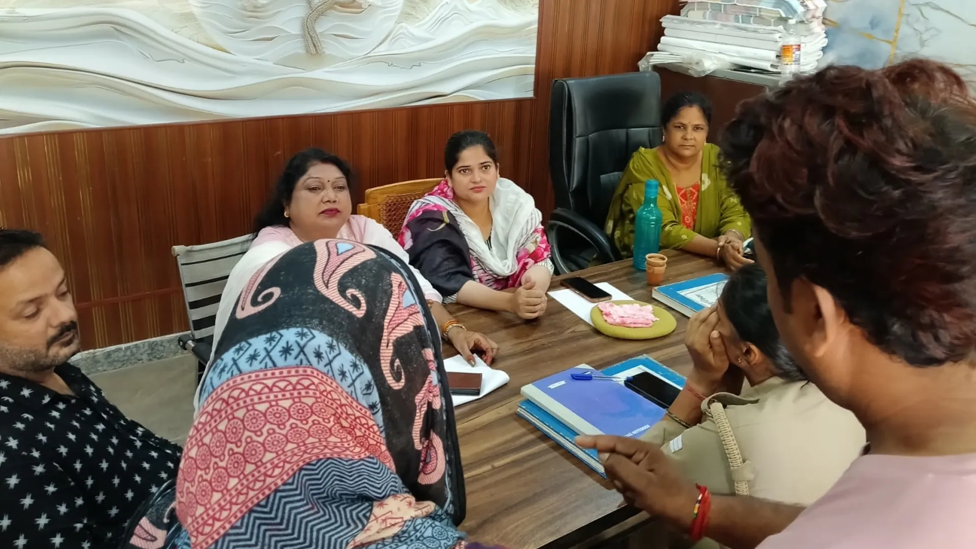 Bareilly News : शादी के 10 साल बाद पति बोला- 'बीवी पसंद नहीं, अब दूसरी शादी करूंगा', रोती रही पत्नी