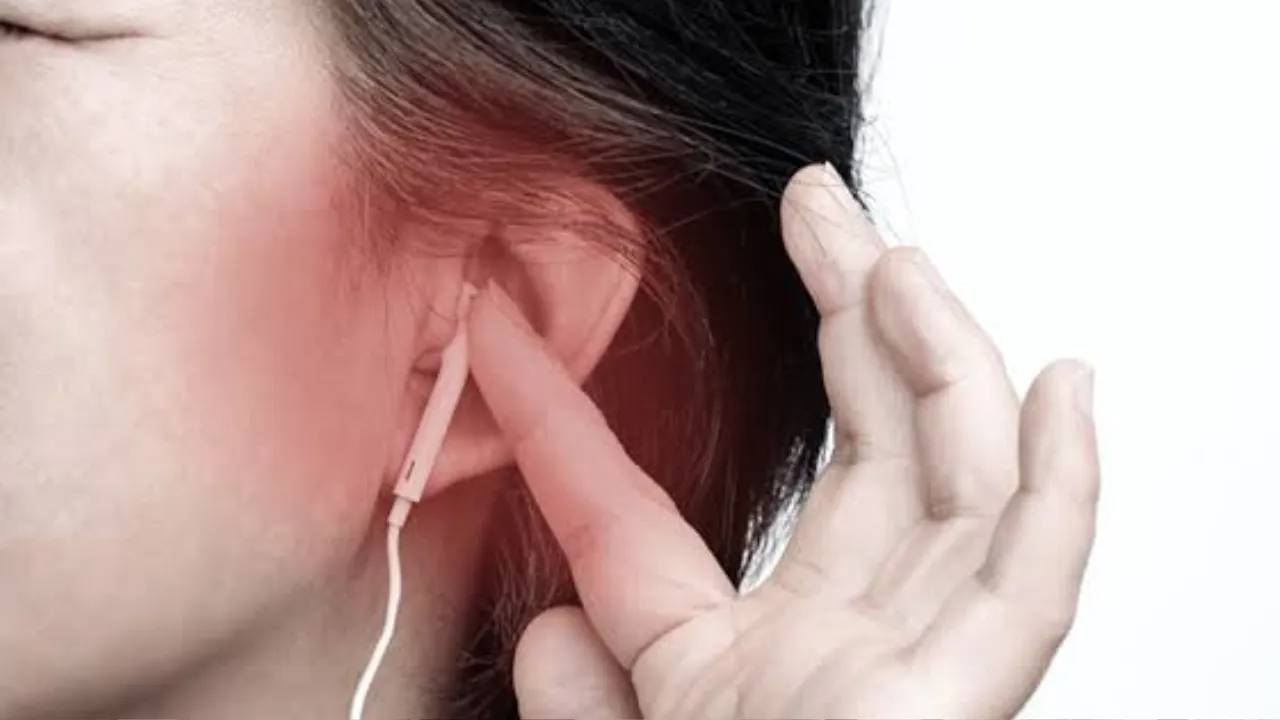 Health Alert: लगातार 1 घंटे से ज्यादा हेडफोन और मोबाइल का इस्तेमाल सुनने की क्षमता पर डाल सकता है असर, KGMU की स्टडी में खुलासा