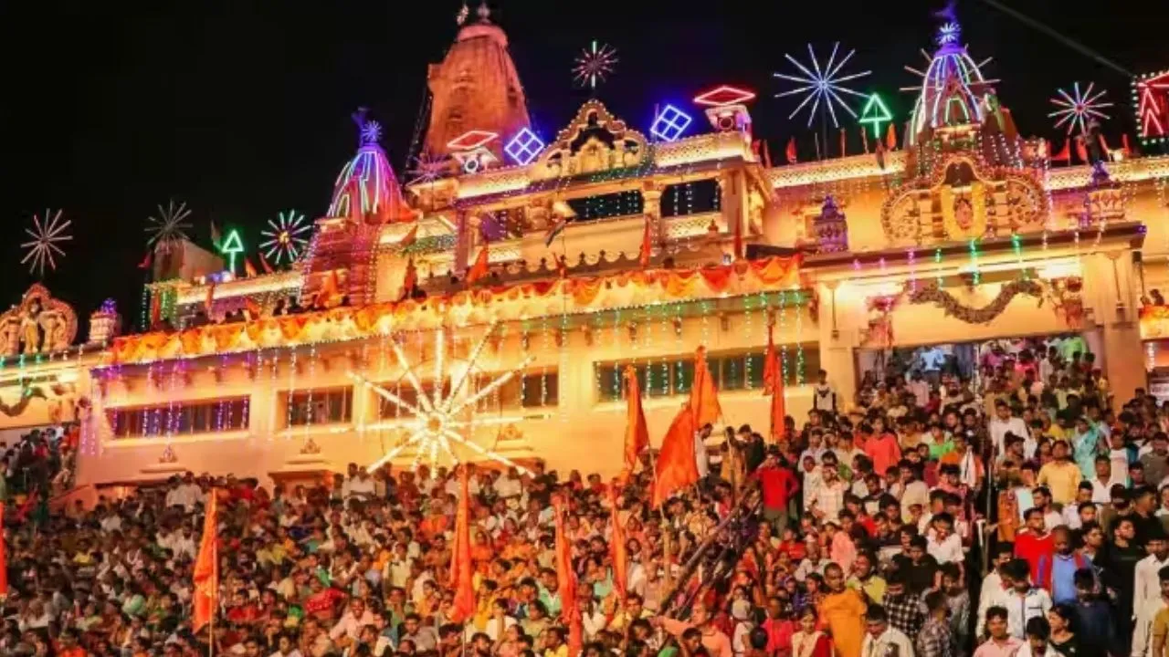  जन्माष्टमी को लेकर मथुरा-वृन्दावन में तैयारी तेज, आधी रात मनाया जायेगा श्री कृष्ण का जन्मोत्सव; जानें पूजा का शुभ मुहूर्त 