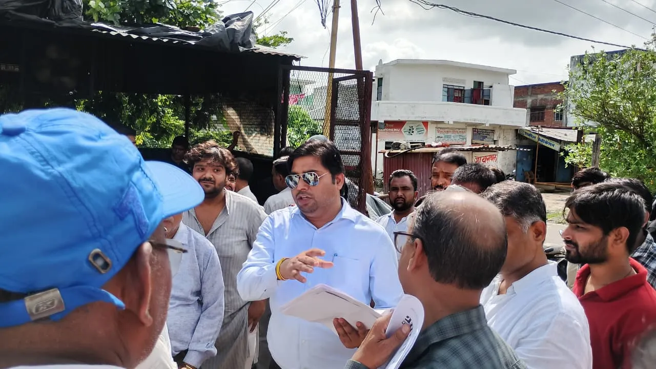 Amethi Encroachment News: बिना नोटिस अतिक्रमण हटाने पहुंची NHAI टीम, तहसीलदार ने लगाई फटकार