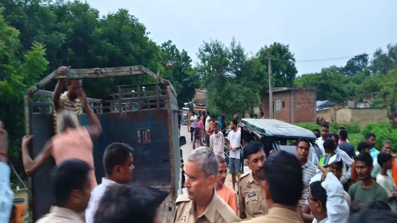अमेठी न्यूज : नहर किनारे युवक का शव मिलने से सनसनी, चेहरे पर झुलसने के निशान, परिजनों में कोहराम