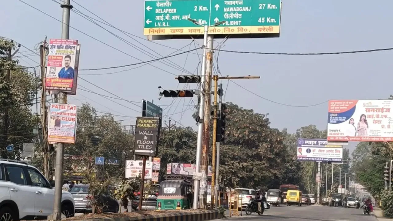 अमृत विचार पड़ताल :  पासपोर्ट सेवा केंद्र के बाहर दलालों का खेल, ‘7 हजार दीजिए, 15 दिन में पासपोर्ट तैयार’