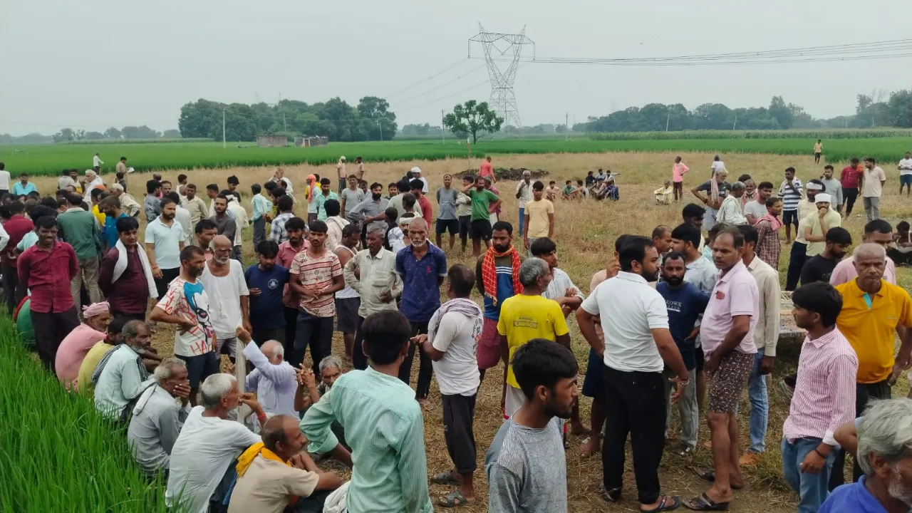 Auraiya News: सुबह घर से निकला जनसेवा केंद्र संचालक, बाग में पेड़ से लटका मिला शव; गांव में पसरा सन्नाटा