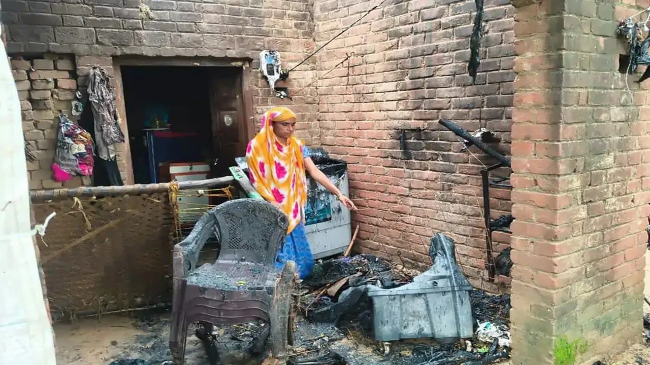 Auraiya News : शादी की खुशियां मातम में बदलीं! आग ने बेटी की शादी का सामान समेत पूरी गृहस्थी जलाई