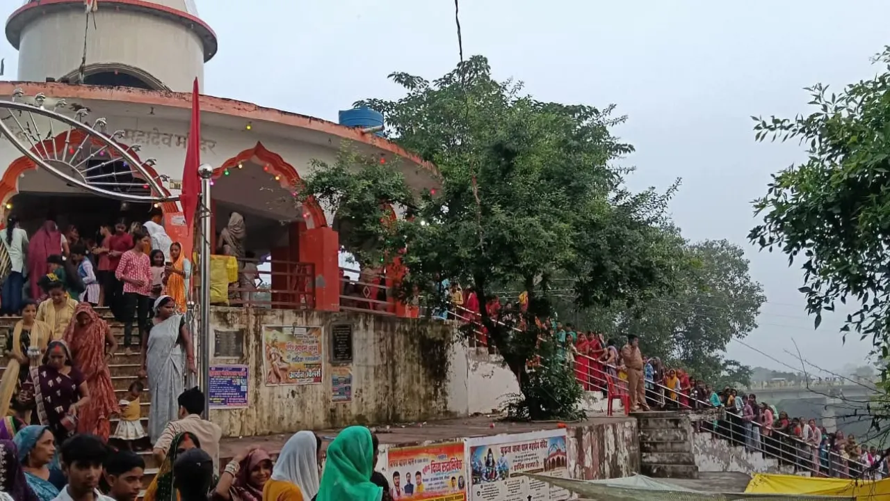 Sawan Somwar 2026: सावन के अंतिम सोमवार पर शिवमय हुआ बाराबंकी, लाखों कंठों से गूंजा ‘हर-हर महादेव’